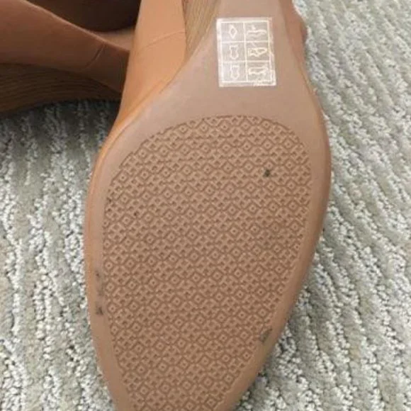 Tory Burch Sophie Gold Logo Wedges - Picture 6 of 7